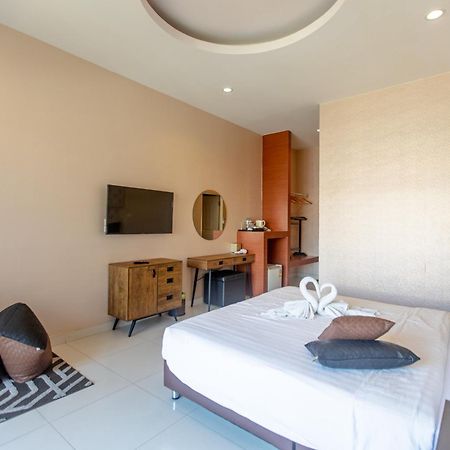 Sun Sky Resort Near Beach Jomtien Exterior foto