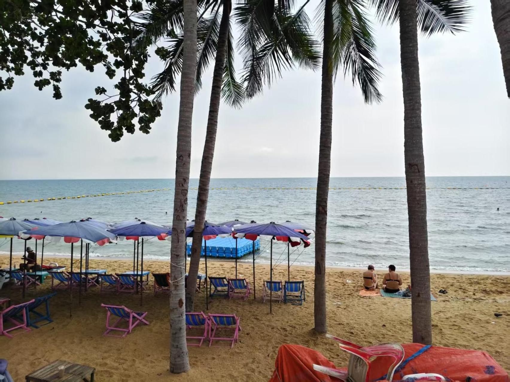 Sun Sky Resort Near Beach Jomtien Exterior foto