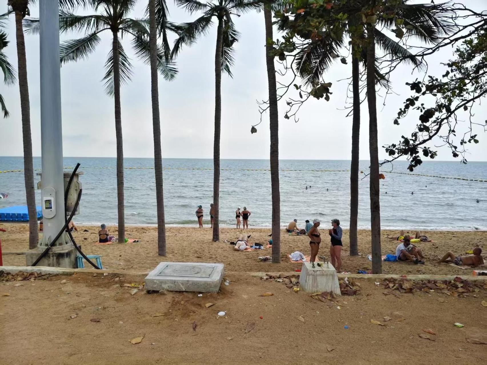 Sun Sky Resort Near Beach Jomtien Exterior foto