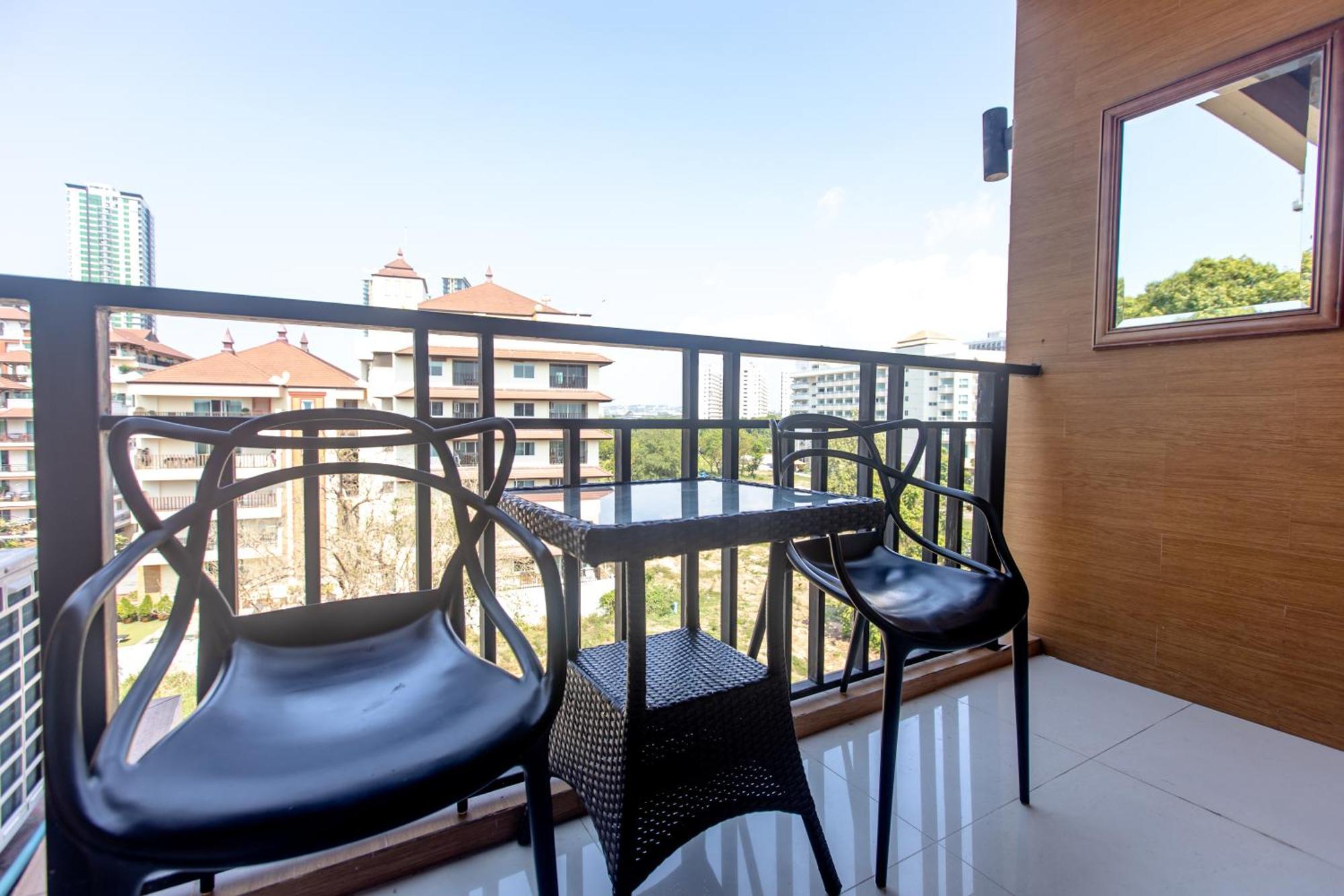 Sun Sky Resort Near Beach Jomtien Exterior foto