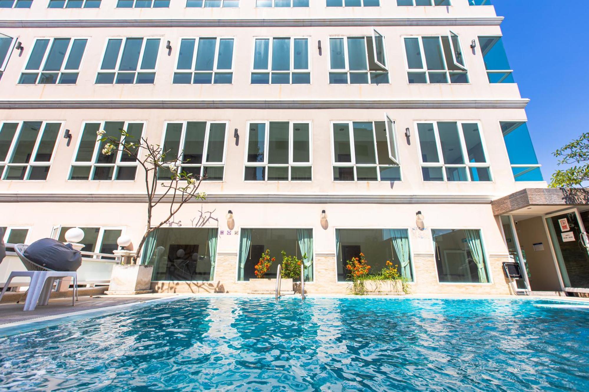 Sun Sky Resort Near Beach Jomtien Exterior foto